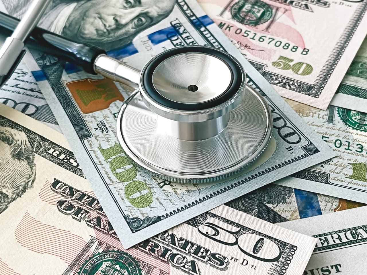 Insurance brokers are getting big commissions to keep retirees in Medicare Advantage plans